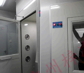 風(fēng)淋室現(xiàn)場安裝圖